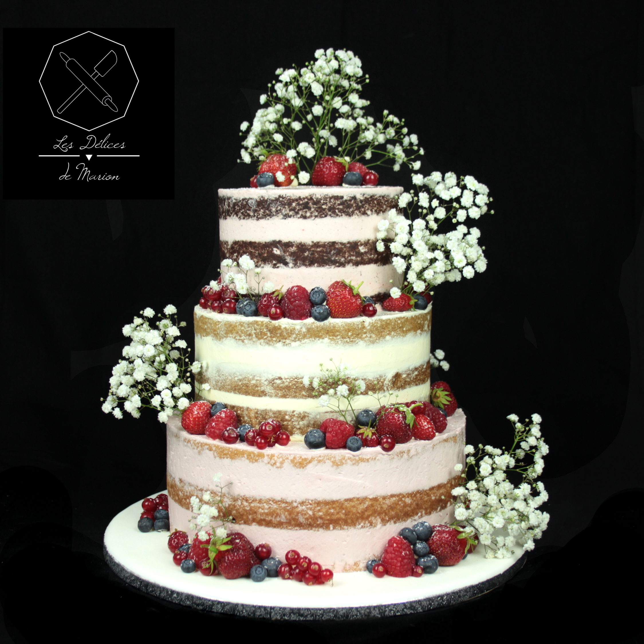 wedding_cake_gateau_mariage_semi-naked_gypsophile_fruits_rougesd_fraises_framboises_myrtilles_groseilles_cake-design_delices-marion