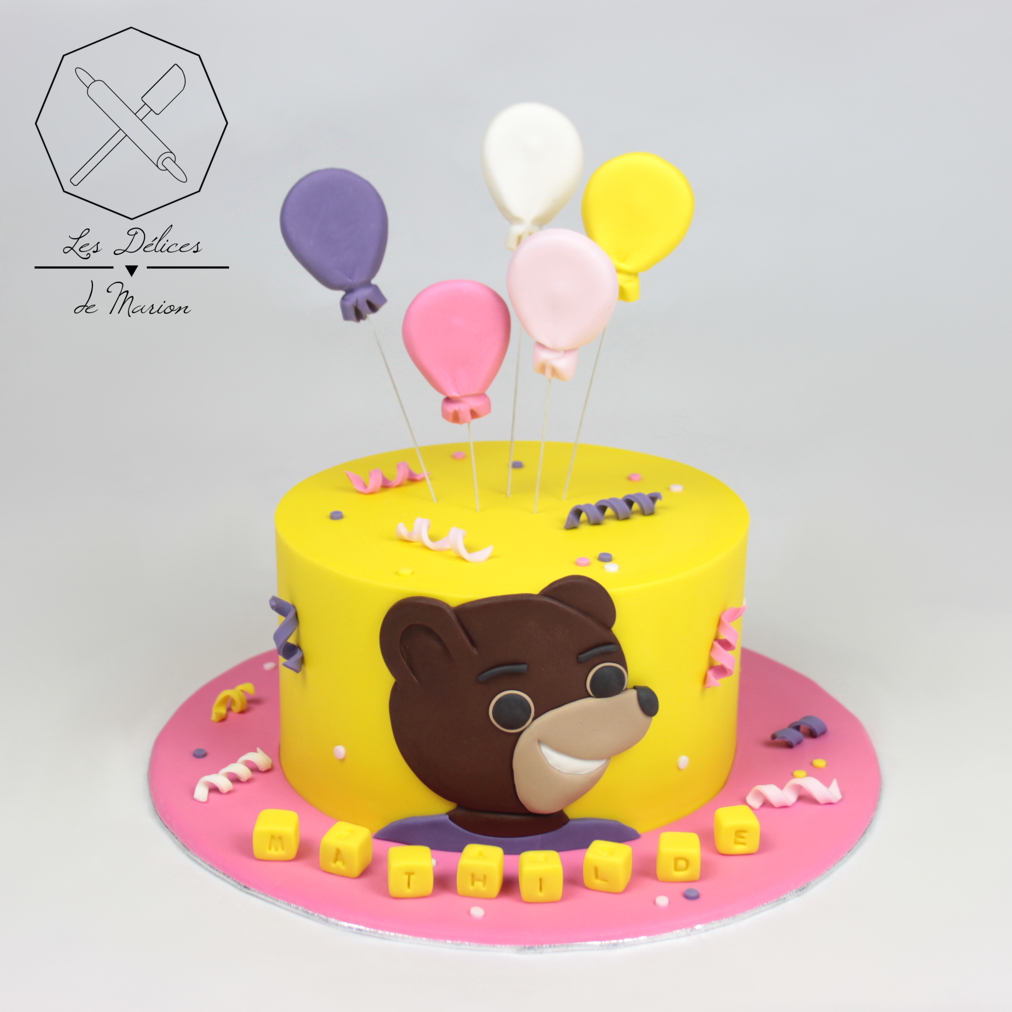 gateau_petit_ours_brun_ballons_cotillons_cake-design_delices-marion