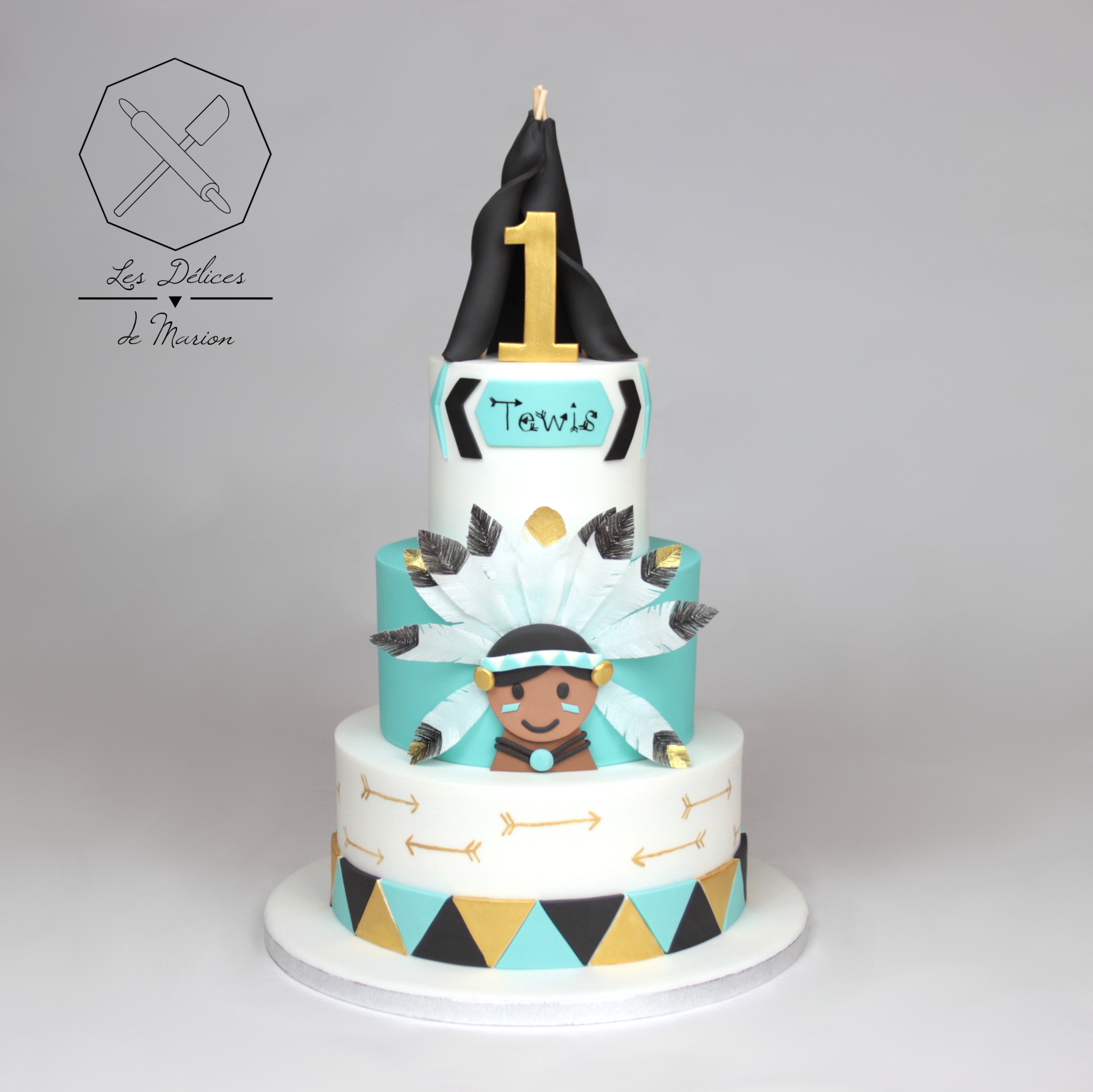 gateau_tipi_inidien_plumes_or_noir_blanc_turquoise_cake-design_delices-marion
